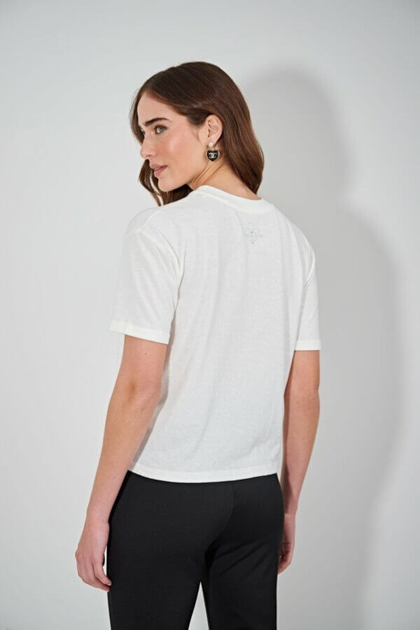 CAMISETA GENTILEZA OFF WHITE LINDA DE MORRER - Imagem 3