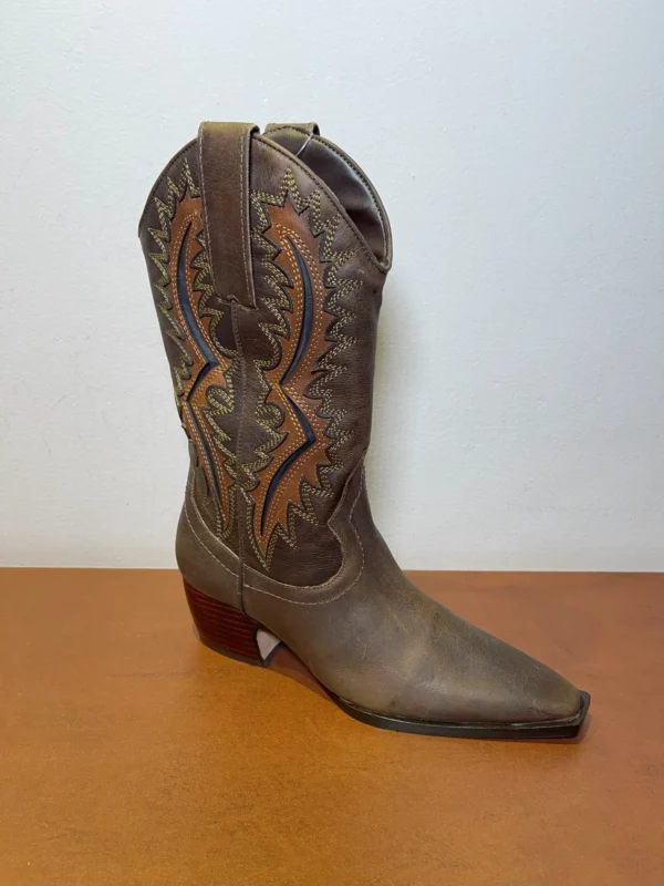 Bota Western Cano Médio Recortes